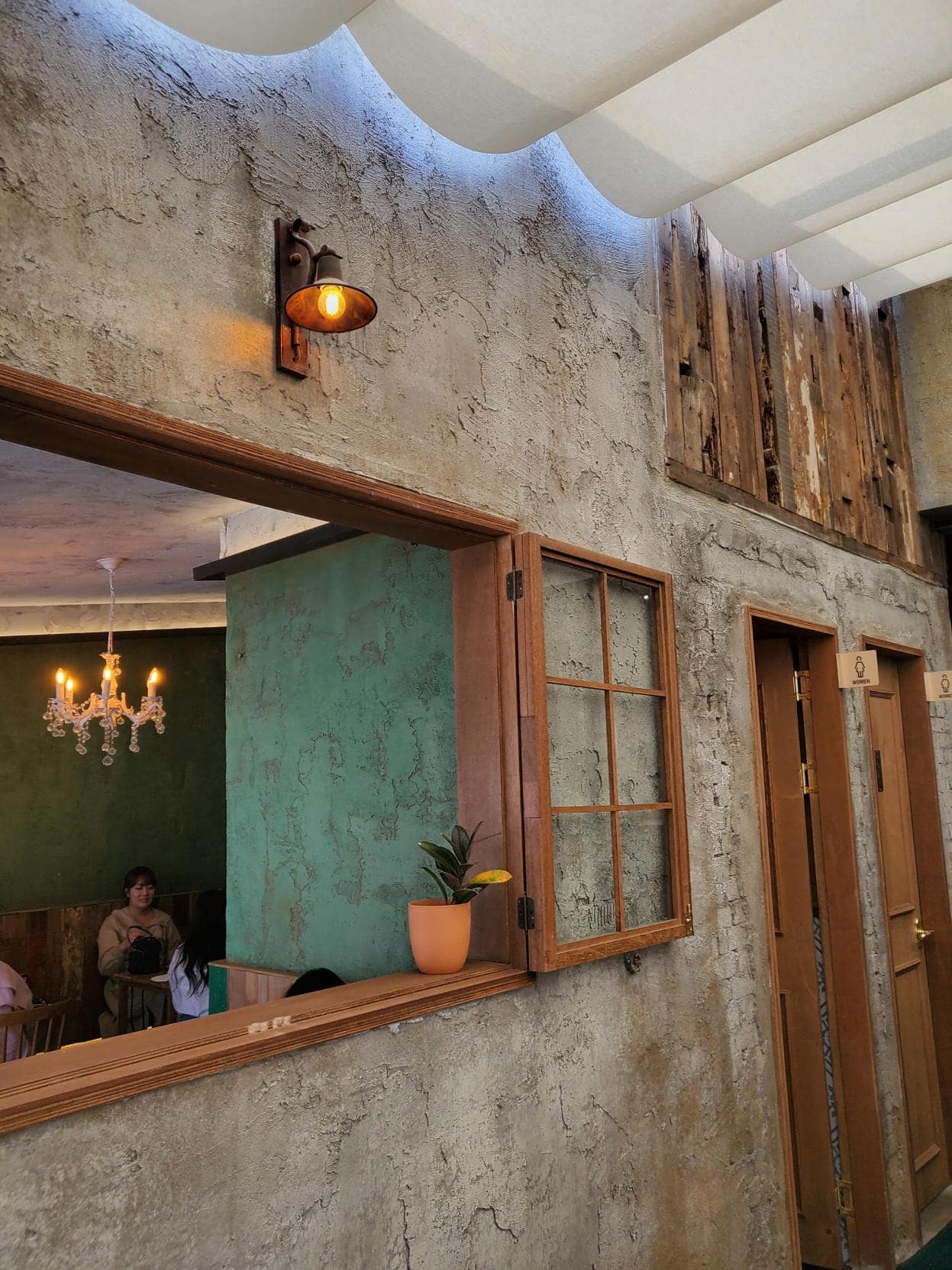 Mullae's Retro Cafe Lines Are Getting Ridiculous