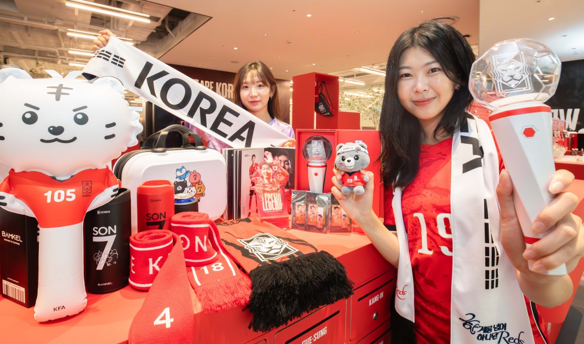 现代百货首尔店开了足球国家队快闪店